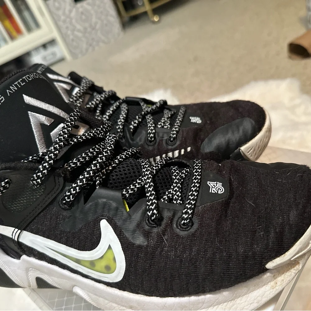 NIKE• Giannis Antetokounmpo Black and White Basketball Sneakers•9
